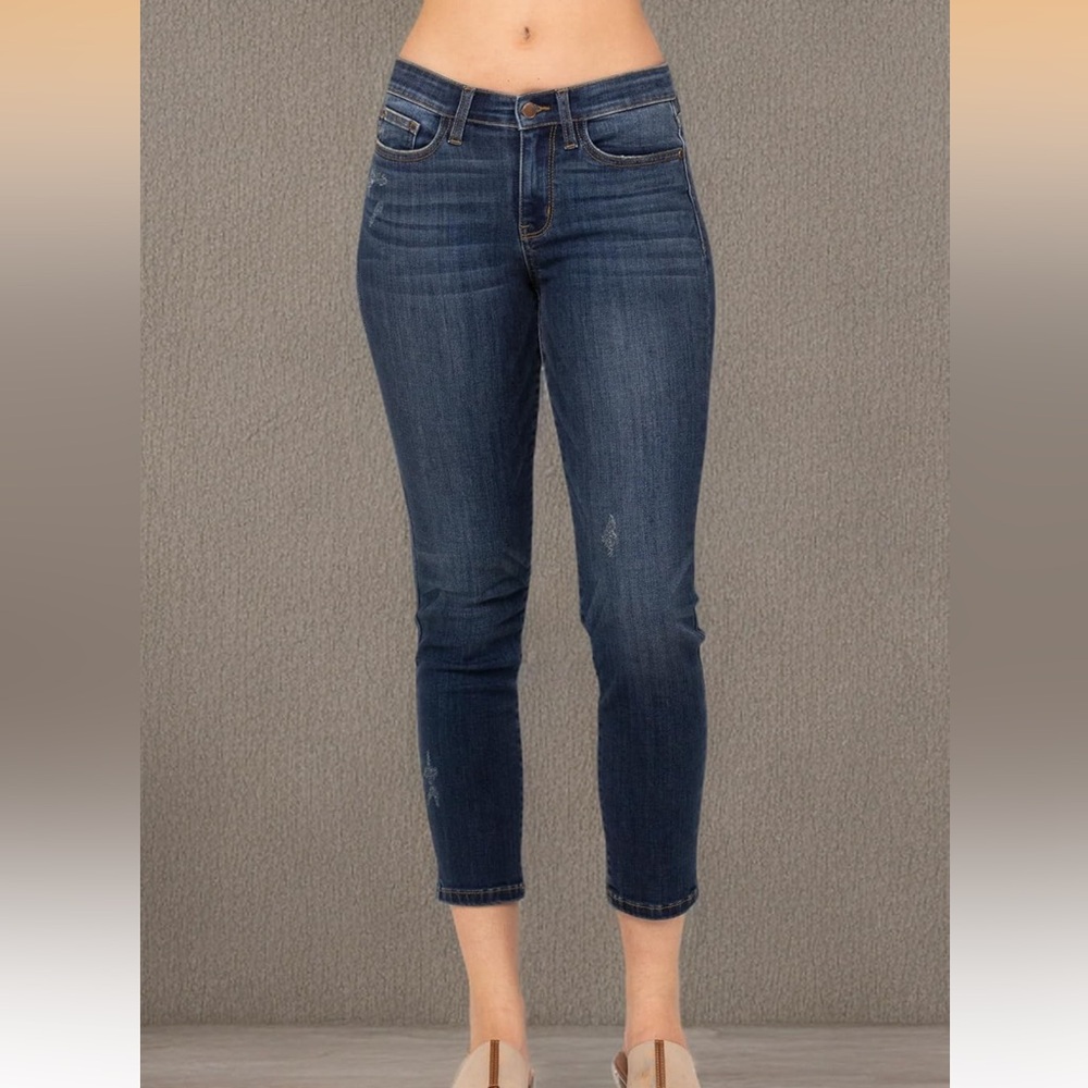 Judy Blue Mid Rise Relaxed fit Crop Jeans